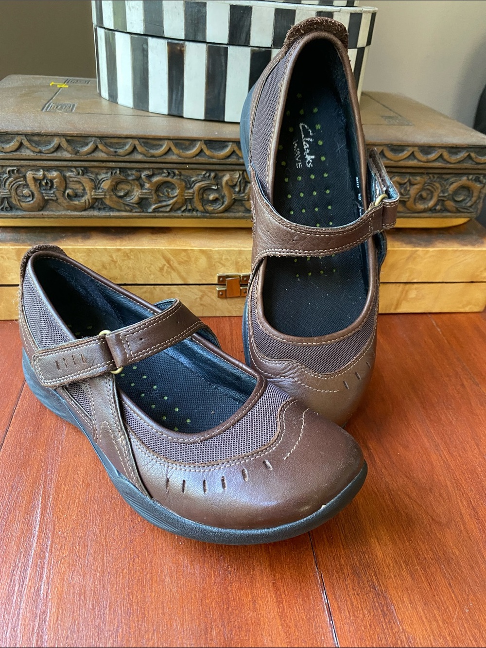 Clarks Wave Walk Shoes Womens 6 W Mary Janes Brown Leather Casual Comfort Cruise